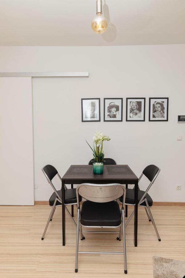 Beautiful 2-Bedroom Apartment Near Schoenbrunn Viena Exterior foto